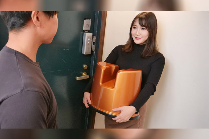 带上一张情趣椅！在家就能和一位性感美丽、舌技高超的成熟女性享受正宗的肥皂剧！