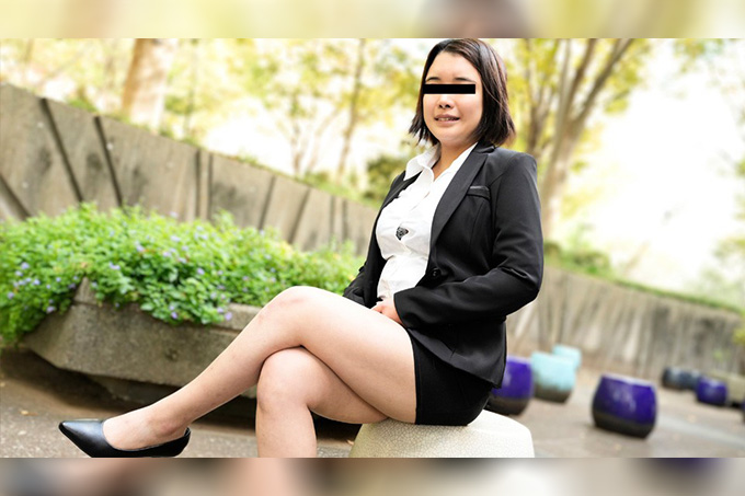 丰满招募服巨乳妹中出面试！真鍋史緒里