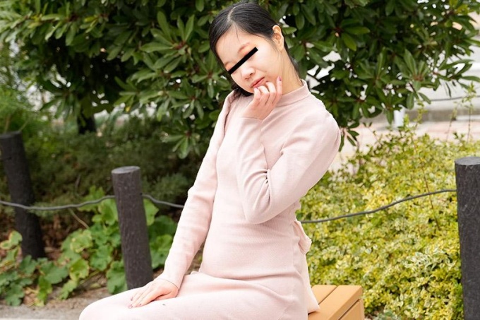 一位年轻成熟的女性想要探索什么能让男人感觉良好。