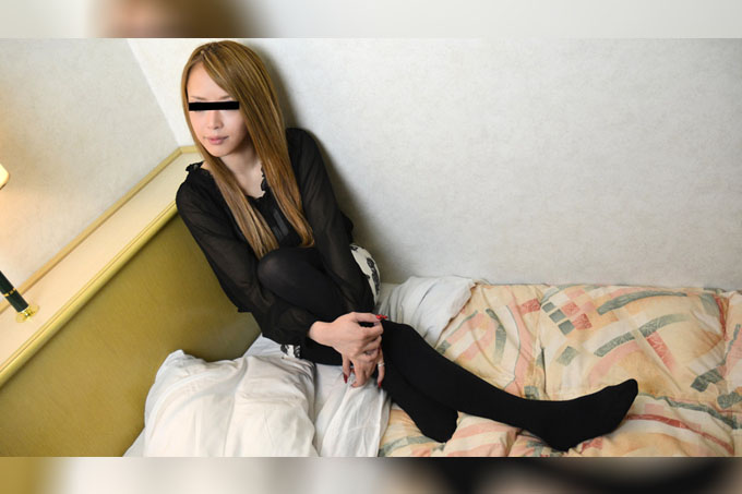 一位年轻妻子为了满足自己的性欲而找了一份兼职工作。