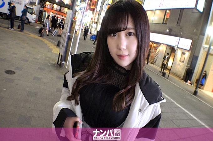 真实素人搭讪，初次摄影。 1577 健康器具ーYo●Tube上！试着给在新宿搭讪的女生酒吧店员用用看…？成功拍摄了一个劲地摇晃着爆乳的超性感视频！