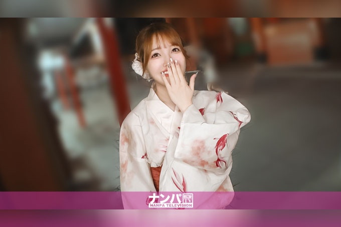 「一位皮肤白皙的美丽女孩会为你做一切：她的阴部紧致湿润，几乎要崩溃了！！