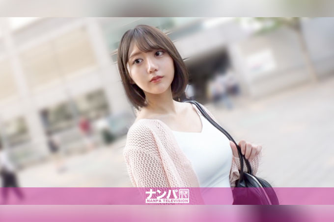玛丽诺是个性欲旺盛的女孩，她会和任何人上床！现代荡妇可不会只和朋友发生性关系。