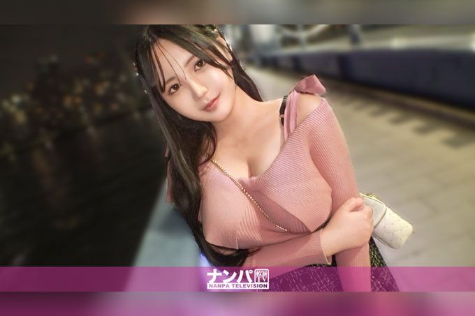 大胸配润滑油=完美组合！！对于身材丰满、曲线优美的美女来说，润滑油绝对是最佳选择！
