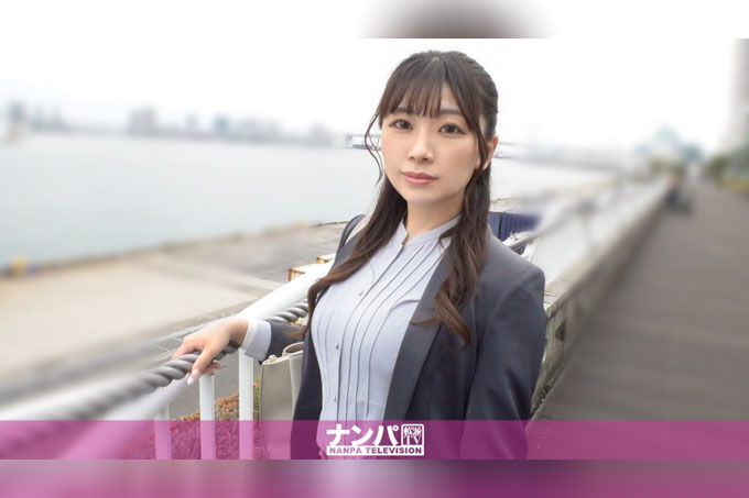 我要好好惩罚这个偷懒的办公室女郎，狠狠地操她！！别以为你乳晕漂亮就趾高气扬！！