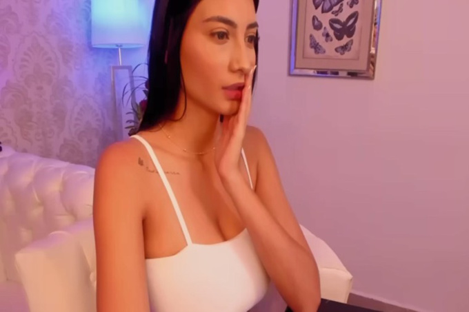 [欧美主播外流]巨乳诱惑，性感御姐的大奶奶~陪你谈心一整晚