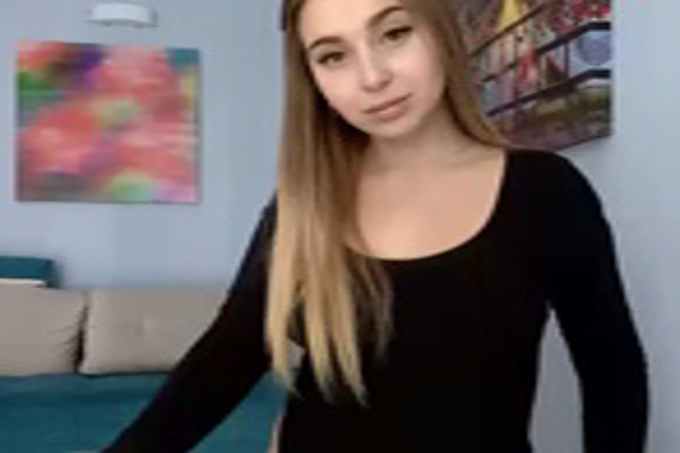 [欧美主播外流]小美眉的自慰日记~拍片起来检讨下次怎么玩更爽~