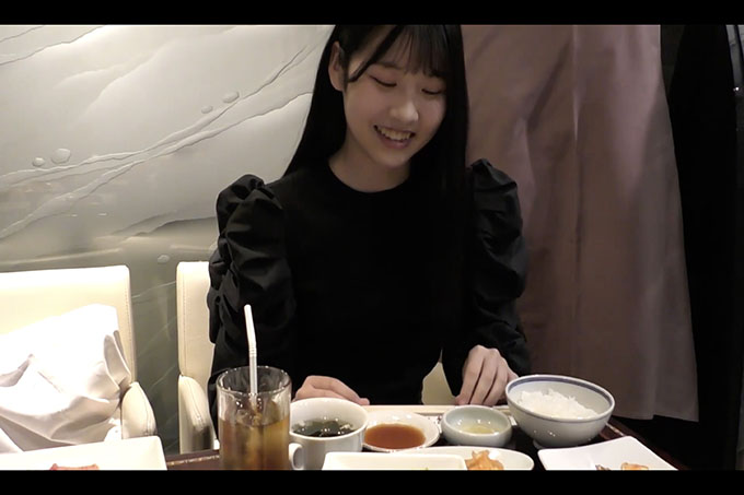  【FC2】（2）皮肤白皙，身高152cm，可爱的化妆品店员。干净清纯的女孩，淫荡的表情让你着迷，梦幻般的体验……这是用橡皮筋做出的承诺，但我们的感情彼此相连，当你染上我的颜色时，我兴奋并射精。