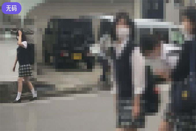 私立女子学校的黑发美少女③在学校附近接机，在停车场小曝光，在酒店插入