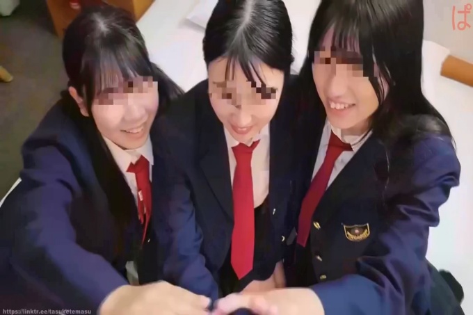 [FC2] 女子学校的三个朋友。 4P全中出