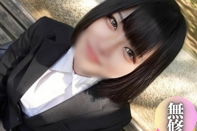 [FC2]第一枪。一名认真的求职学生误入成人世界。她的裤袜被撕破了，在她困惑之后插入了一个大鸡巴。