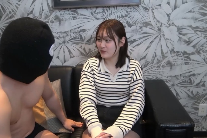[FC2]我在一次集体约会中遇到了一位20岁的女大学生，她正在为找工作而烦恼。