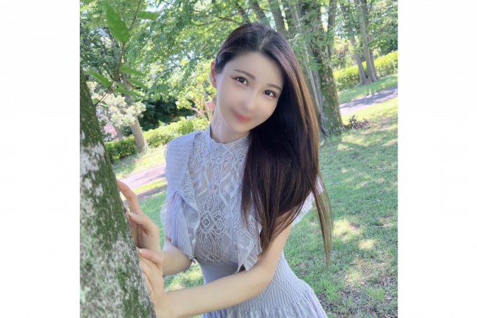 [FC2]第一次拍摄写真和露脸！优雅与户外优雅融为一体的 F 罩杯巨乳美女接待员口中射精