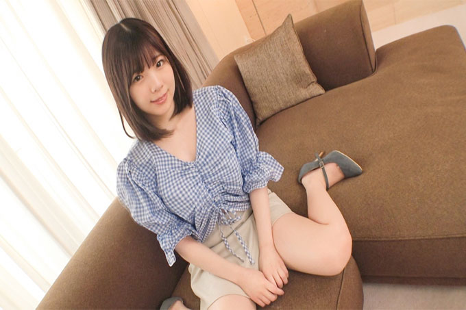 [隐藏巨乳] [你从哪里找到这样的东西！？ ? ] 超级安静，但实际上闷闷不乐！而且，G奶！
