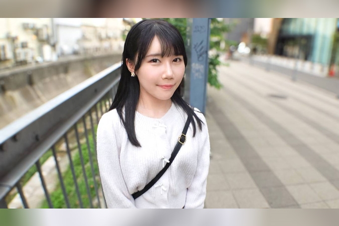 迷你系女孩梦想新体位前来应募！敏感易感的色情身体，从背后被插入后就一直高速运转不停！