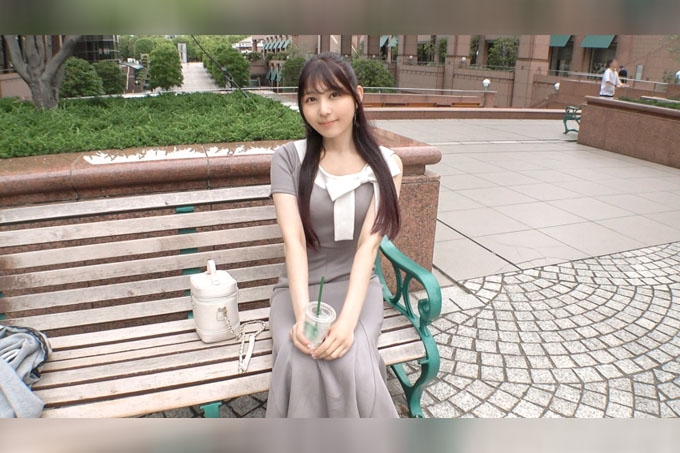 一位听话又性感的女大学生出现了！『我可以放进嘴里吗？』『我可以射吗？』