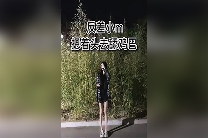 “为什么不让我喷啊，快拔出来”百依百顺的抖m