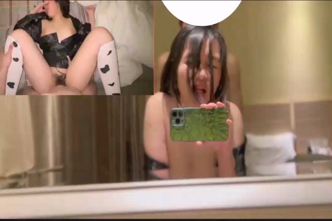“你抓我头发干嘛”黑色系纯欲露脸奶牛丝袜女神追更，大拇指支持啊