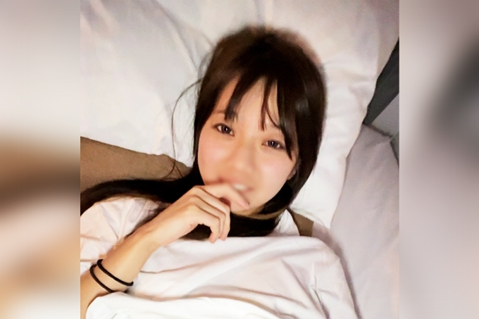 我们在暑假期间为这位偶像女孩拍摄了一些性感、素颜的照片