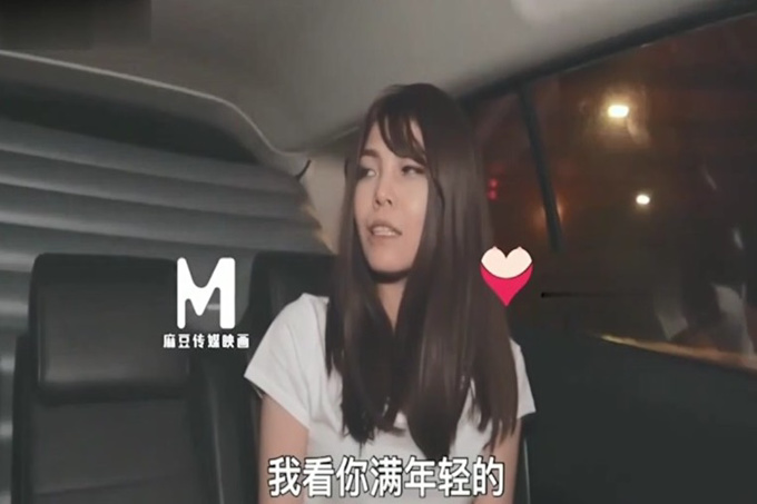 原创麻豆&9UU合作出品新作-台北街头搭讪直击 素人搭讪现役极品19岁女大学生 各种啪啪操